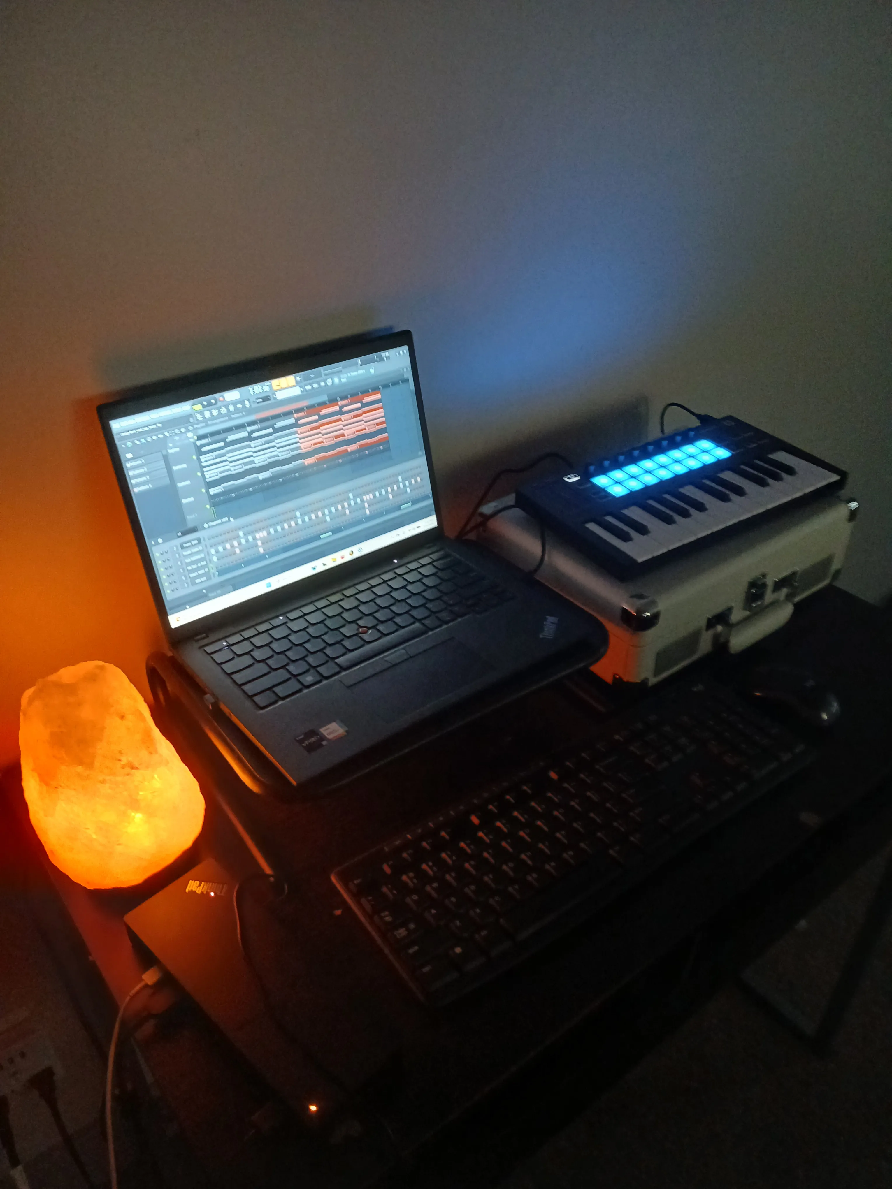 Simplified travel studio. Simplified travel studio.